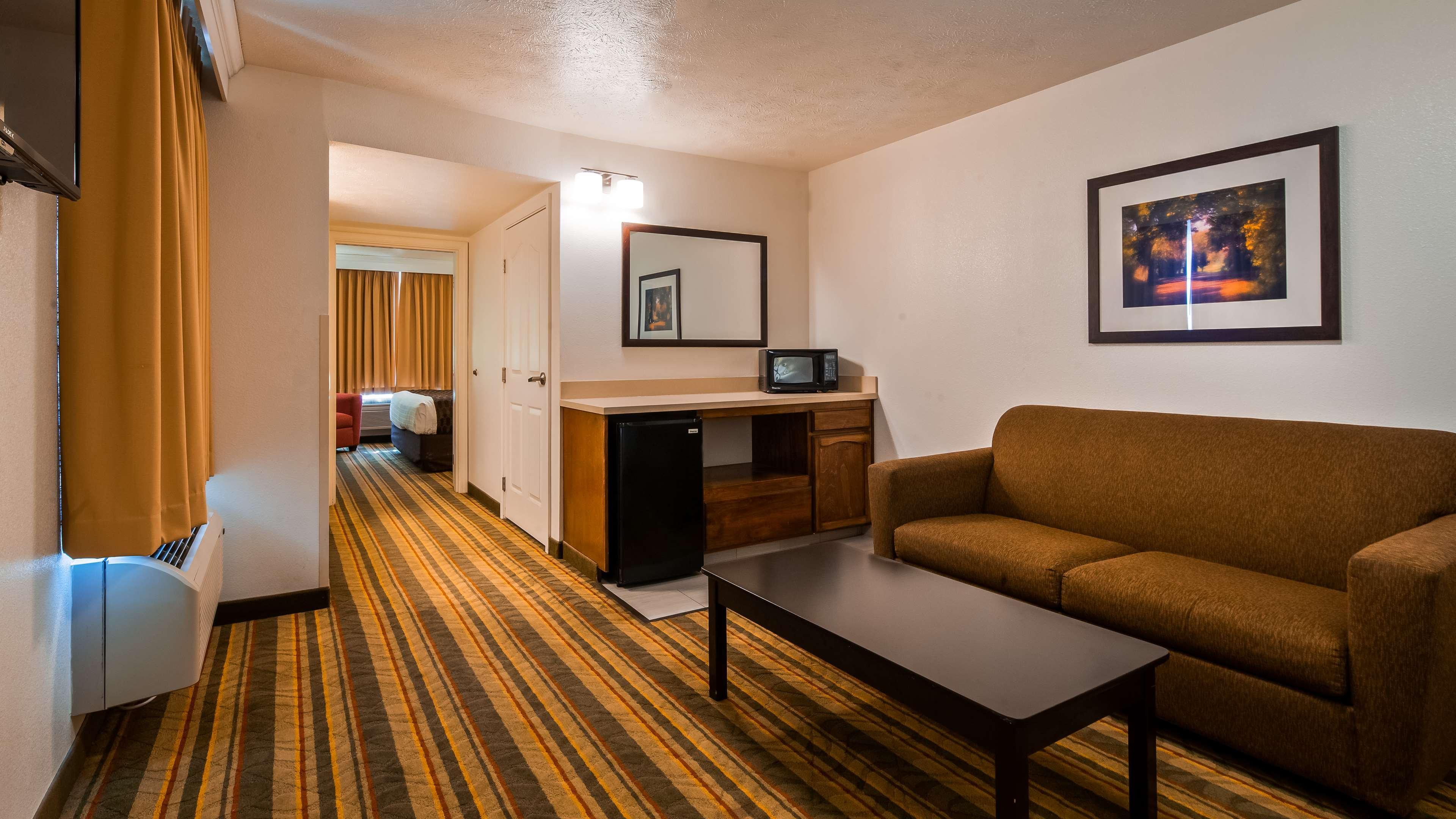 Western 3* Visalia