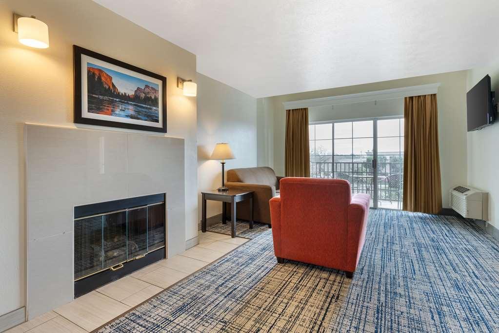 Western 3* Visalia